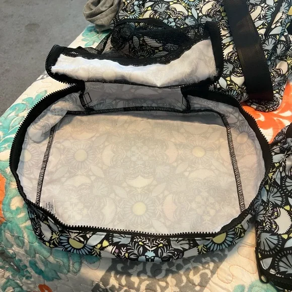 Vera Bradley duffel - Picture 6 of 7